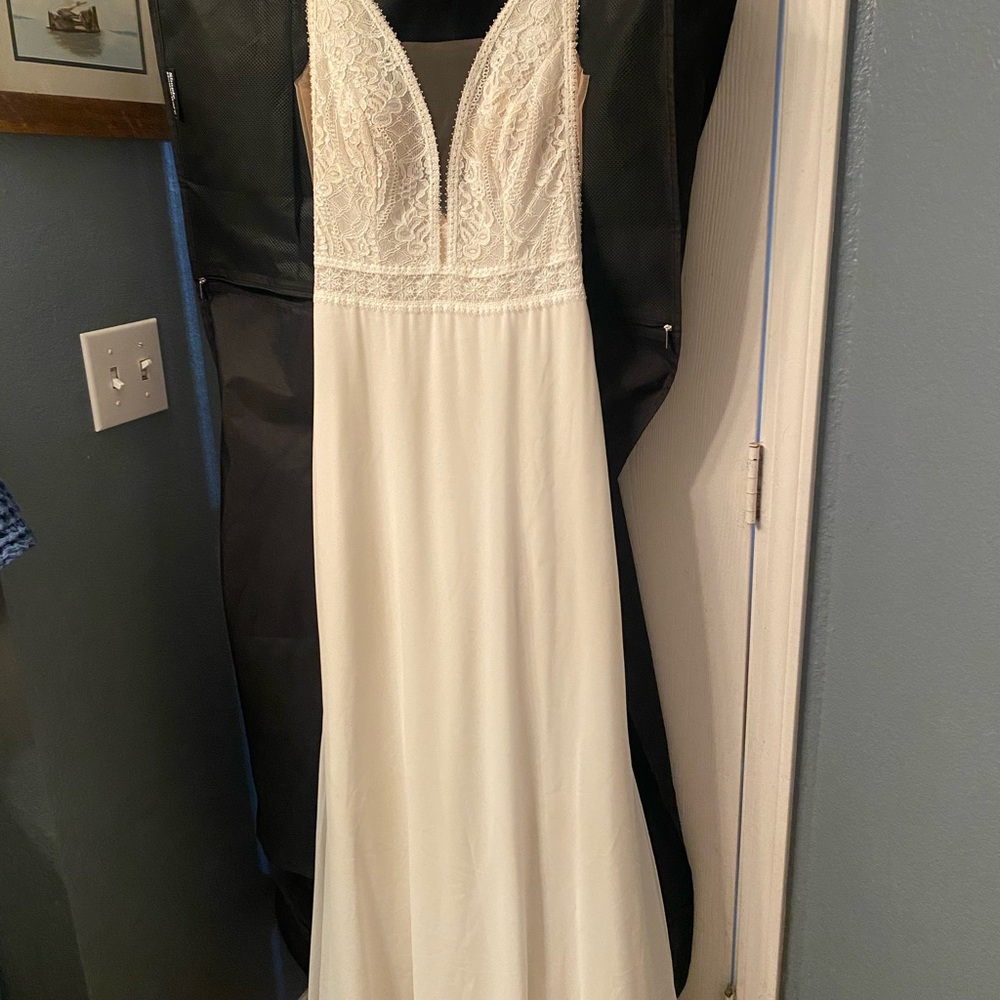 Elegant White Lace Wedding Dress